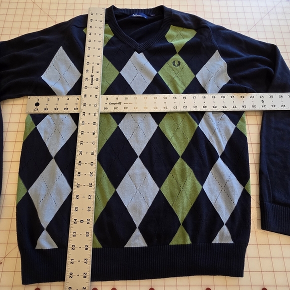Perry Ellis V-Neck Lightweight Argyle Sweater Blue And Green - Picture 2 of 5